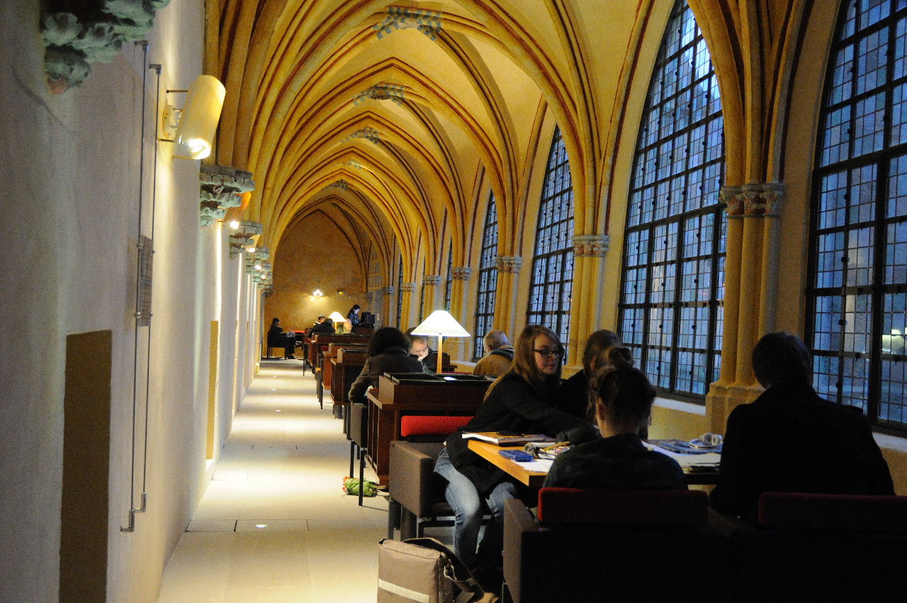 Le cloître de la Bibliothéque Saint Corneille