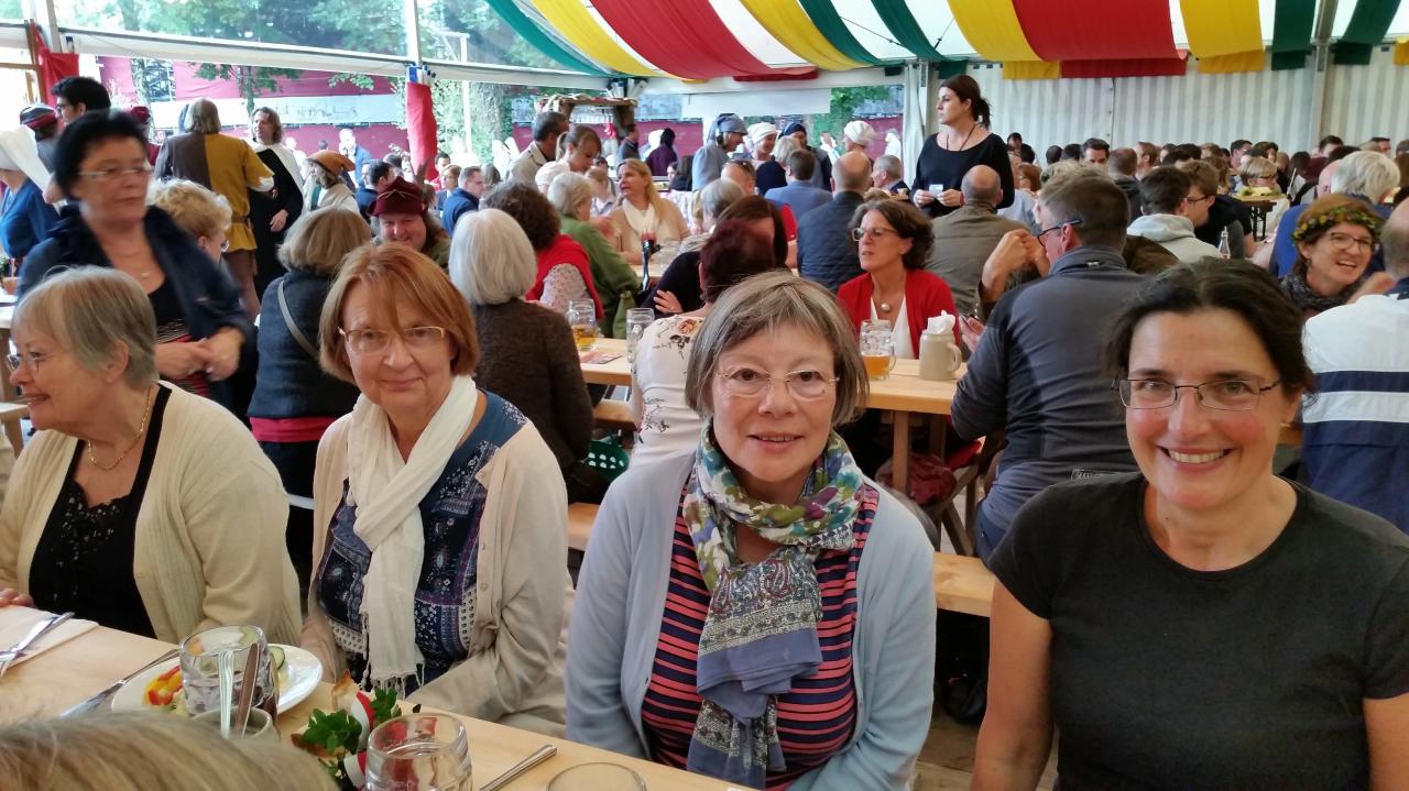 Gaétane et Françoise sous la tente Zum Spielmann 