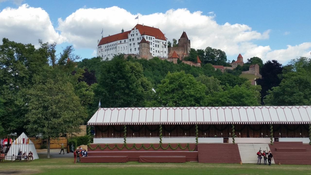 Turnierplatz und Burg Trausnitz