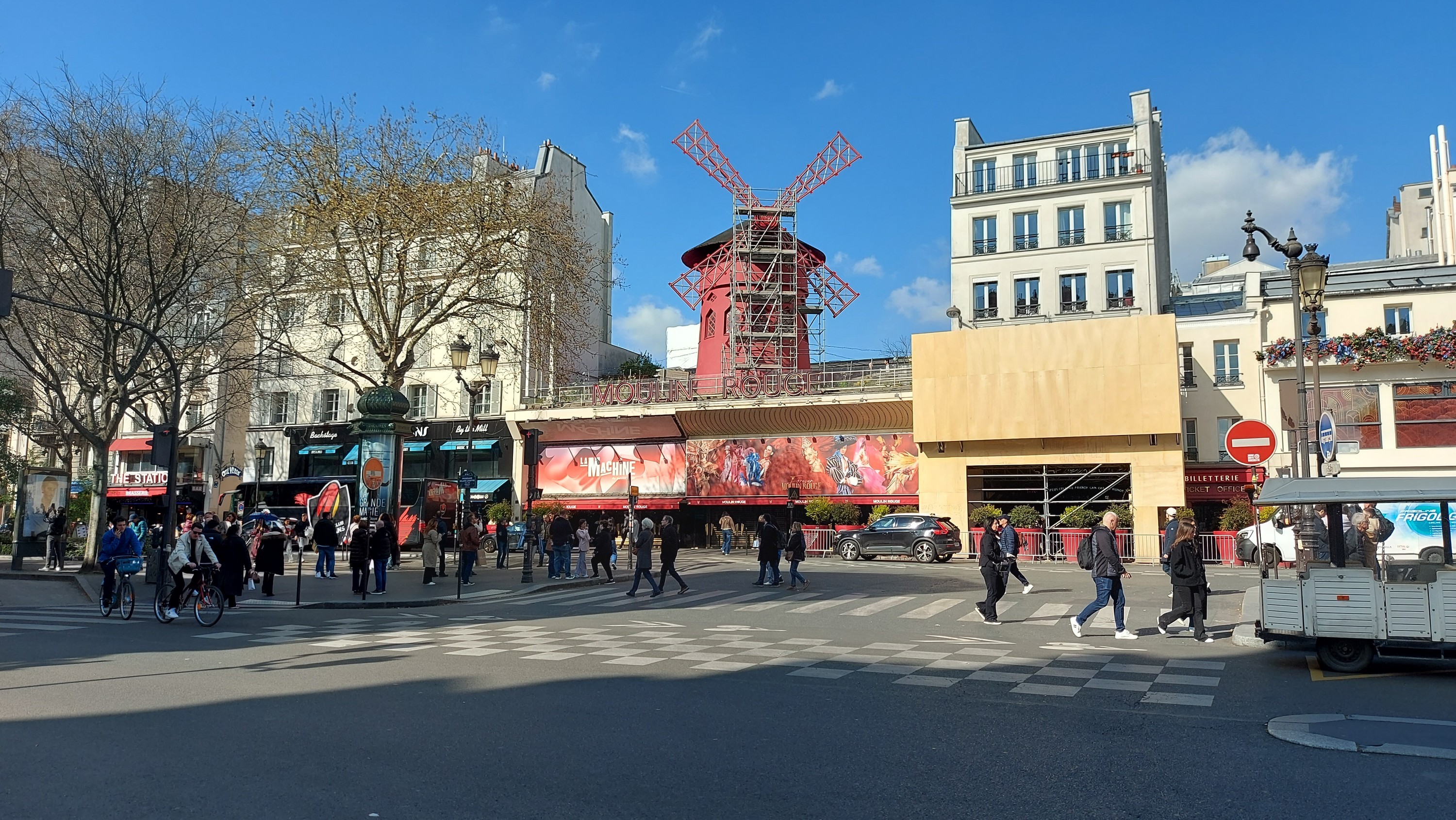 Le Moulin Rouge