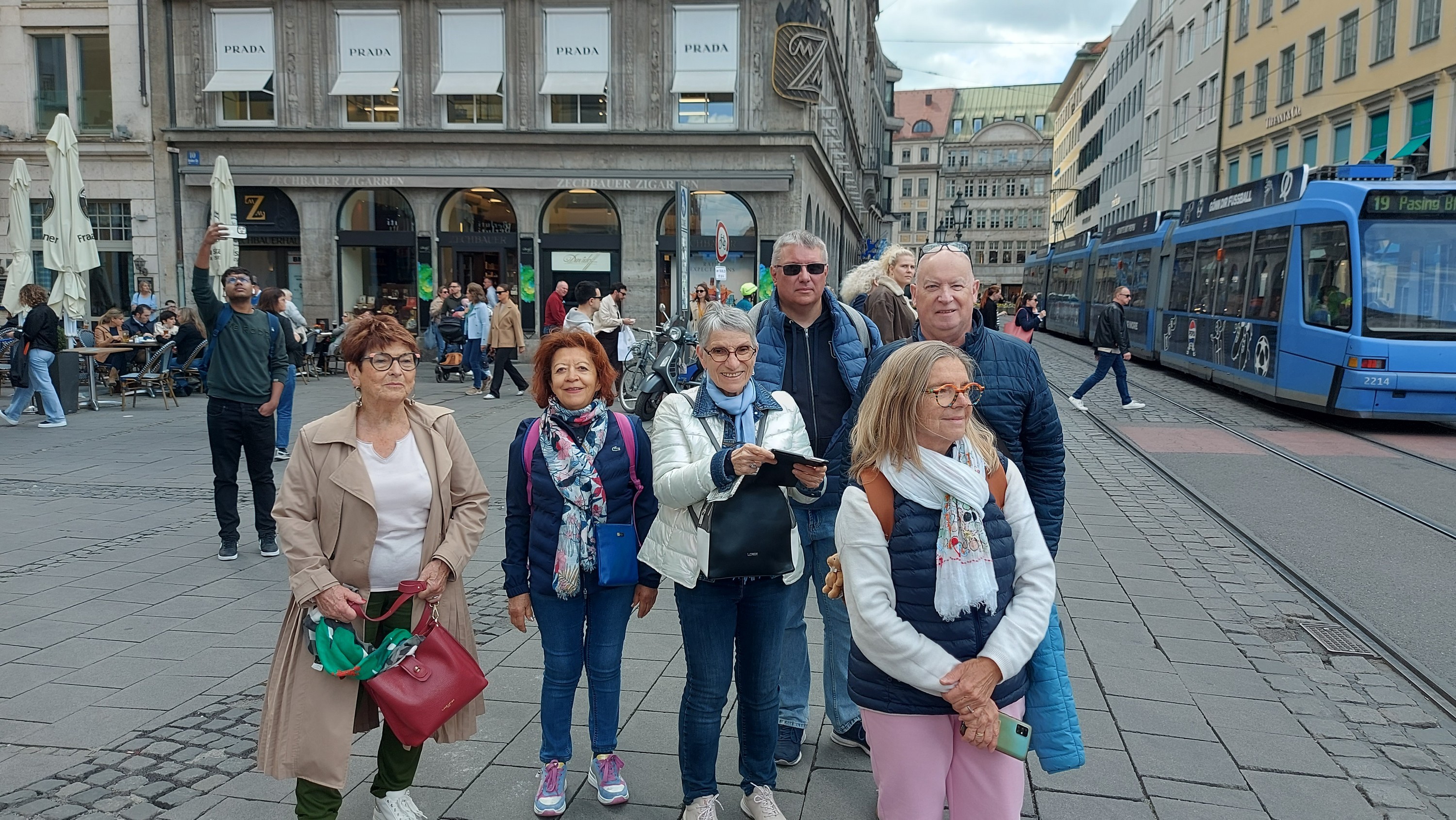 Le groupe se promène dans Munich