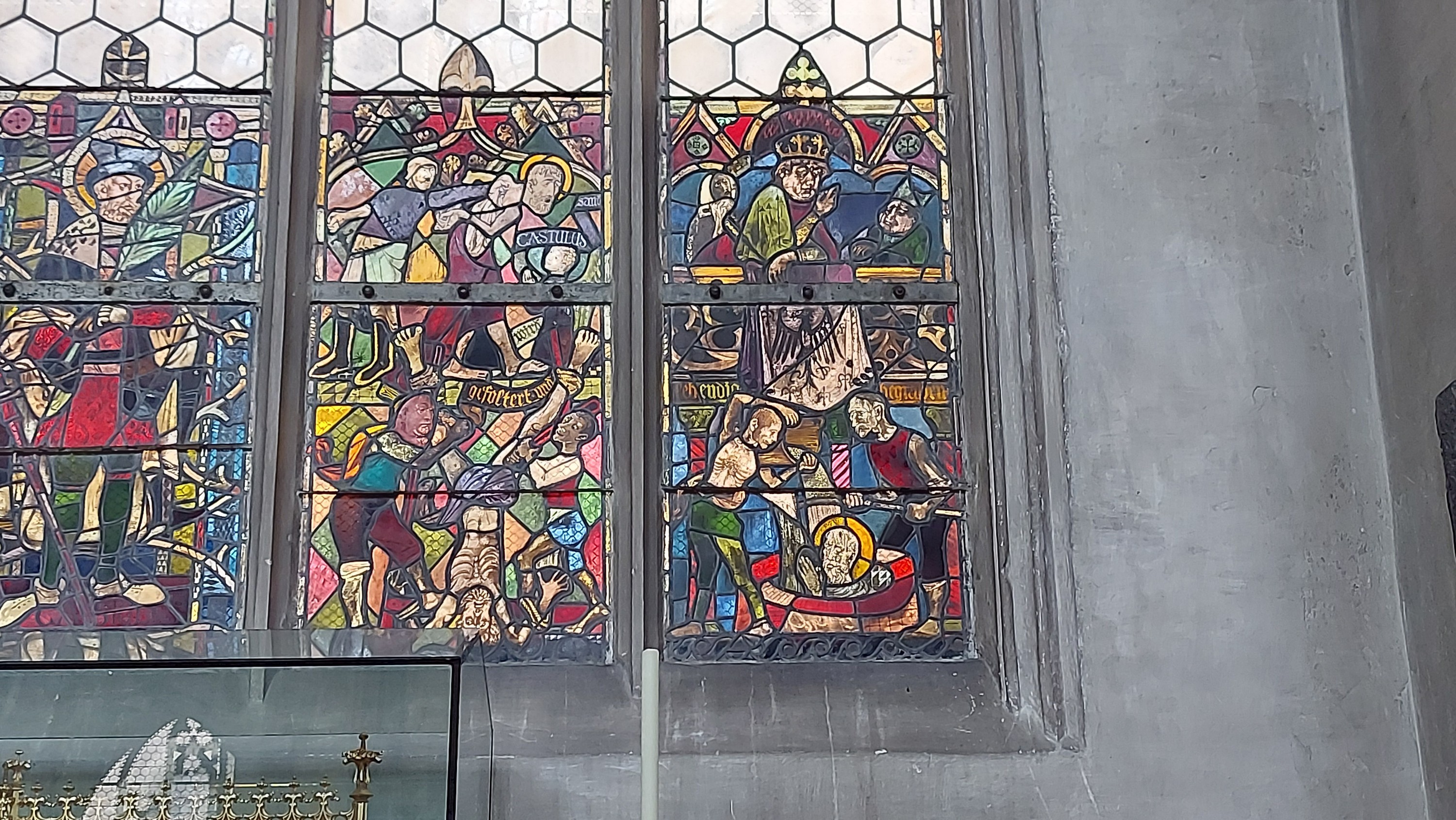 Vitrail le martyre de Kastulus -Les bourreaux sont représentés par 3 dignitaires nazis.