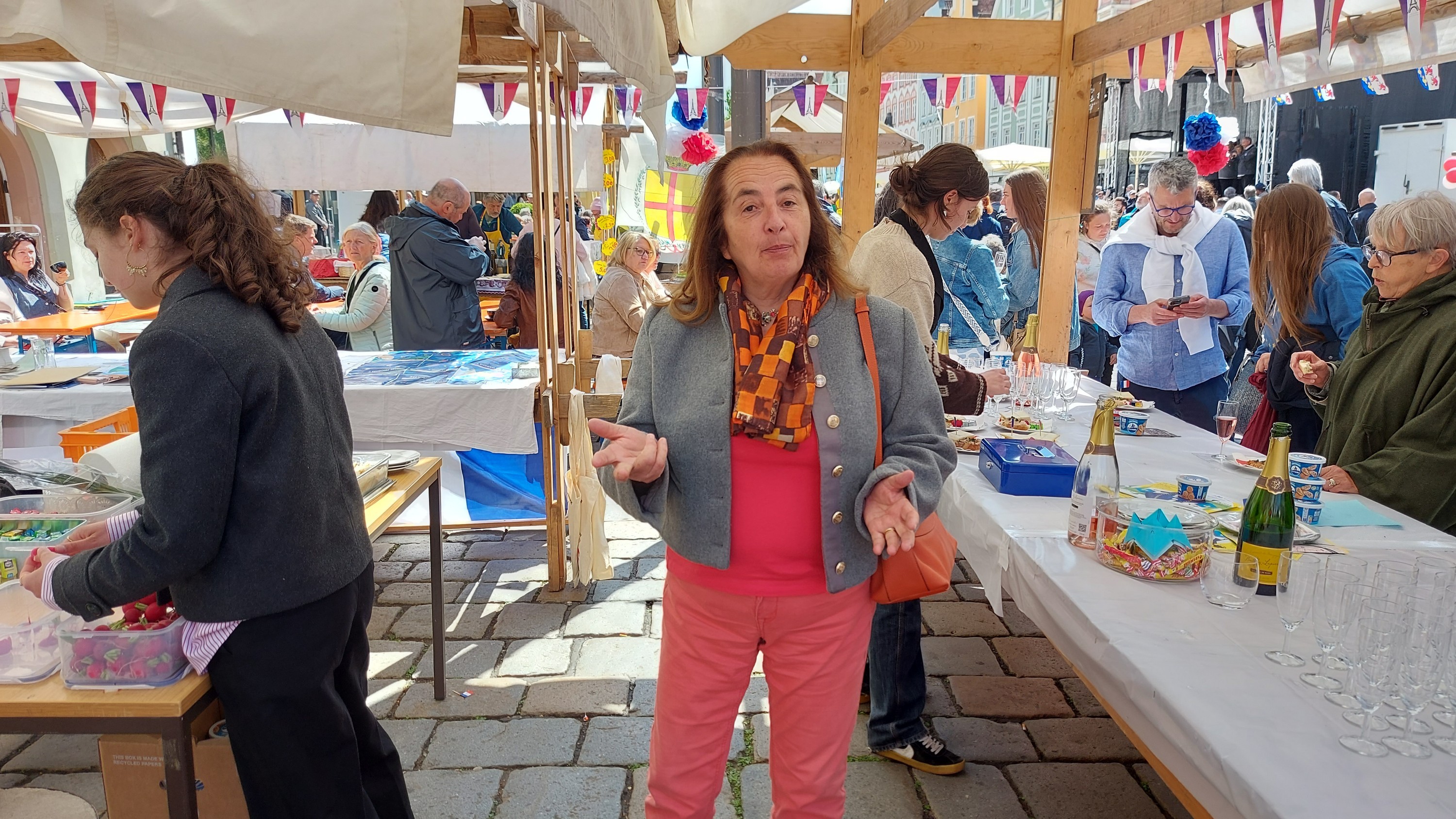 Marylène fait la promotion de l'association de Landshut-Compiègne