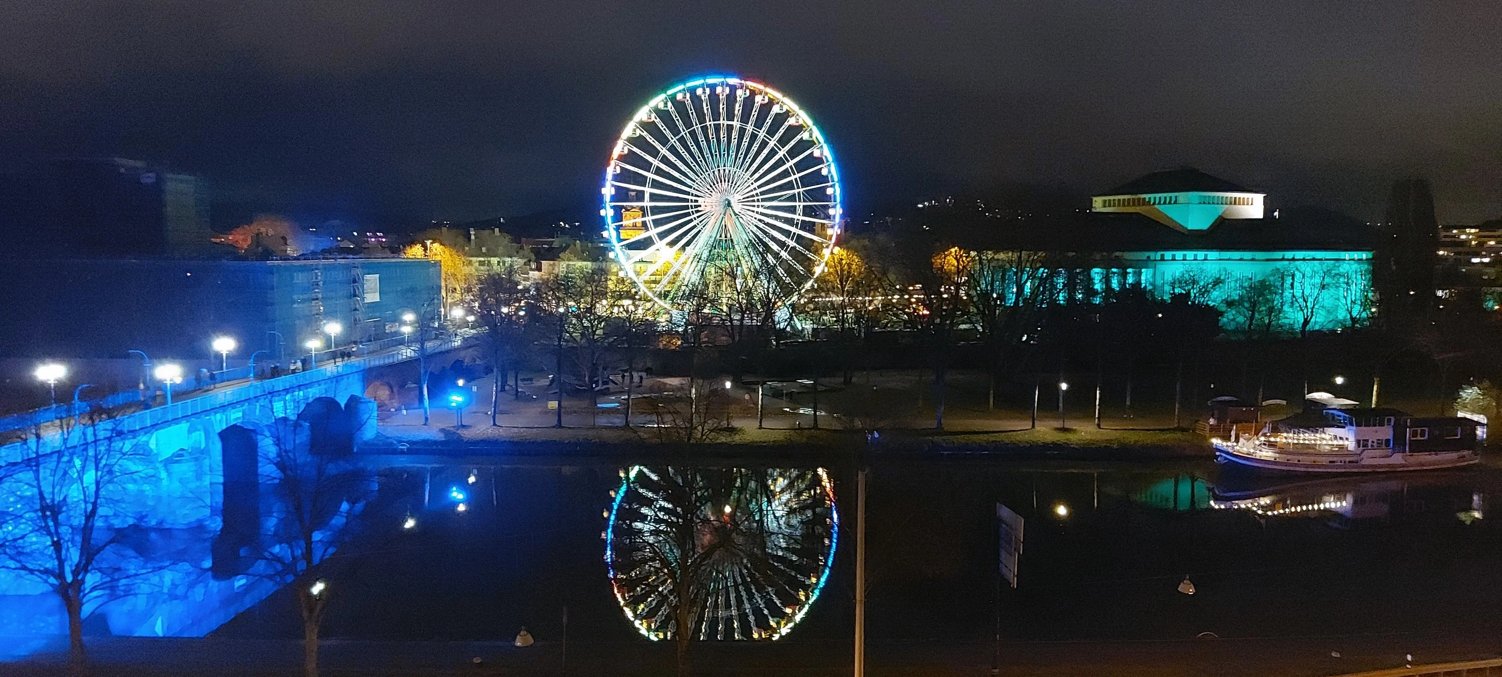 La Saar et la grande roue dans le quartier St. Johann
