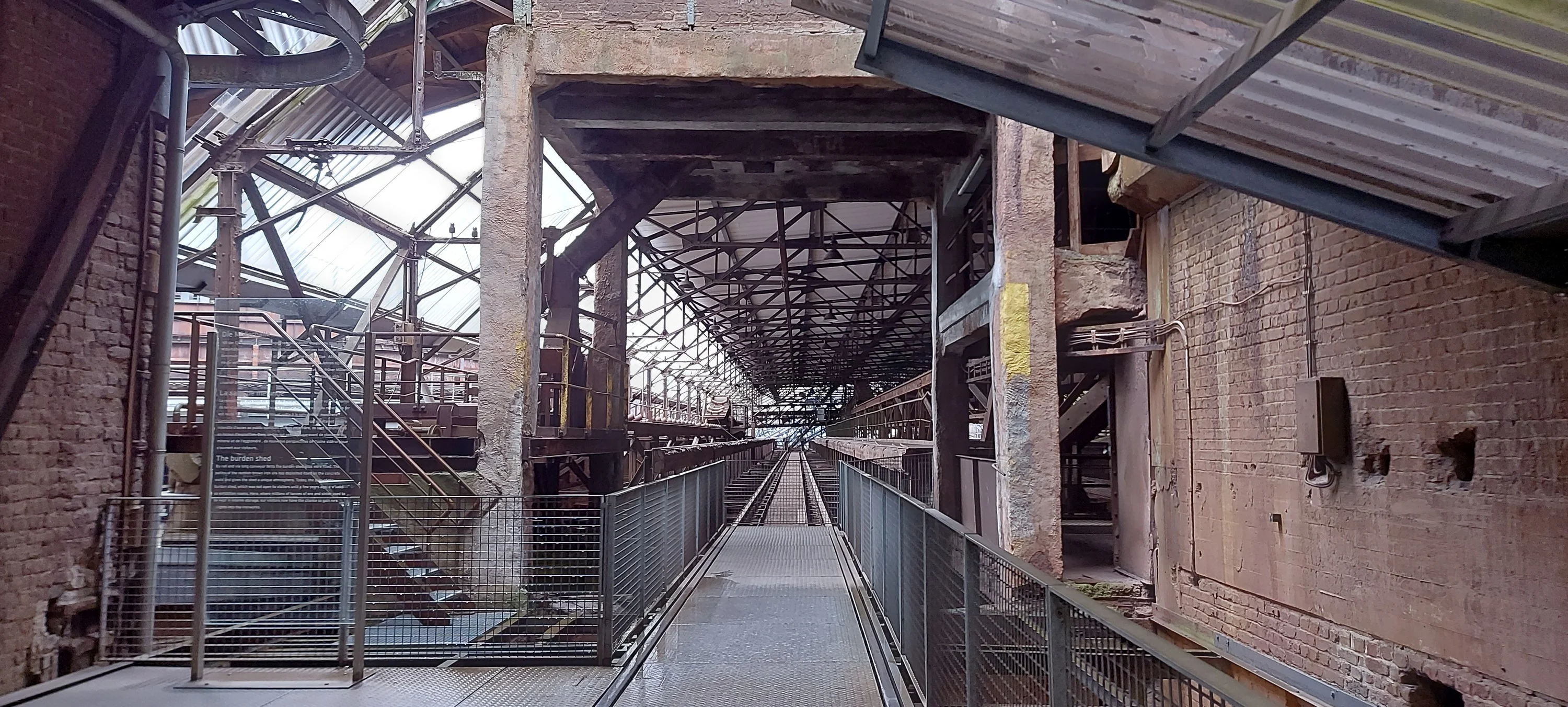 Le hall d'approvisionnement en minerais