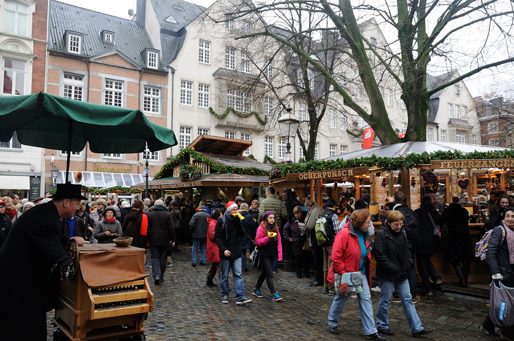 Le marché de Noël autour de la cathédrale d'Aix