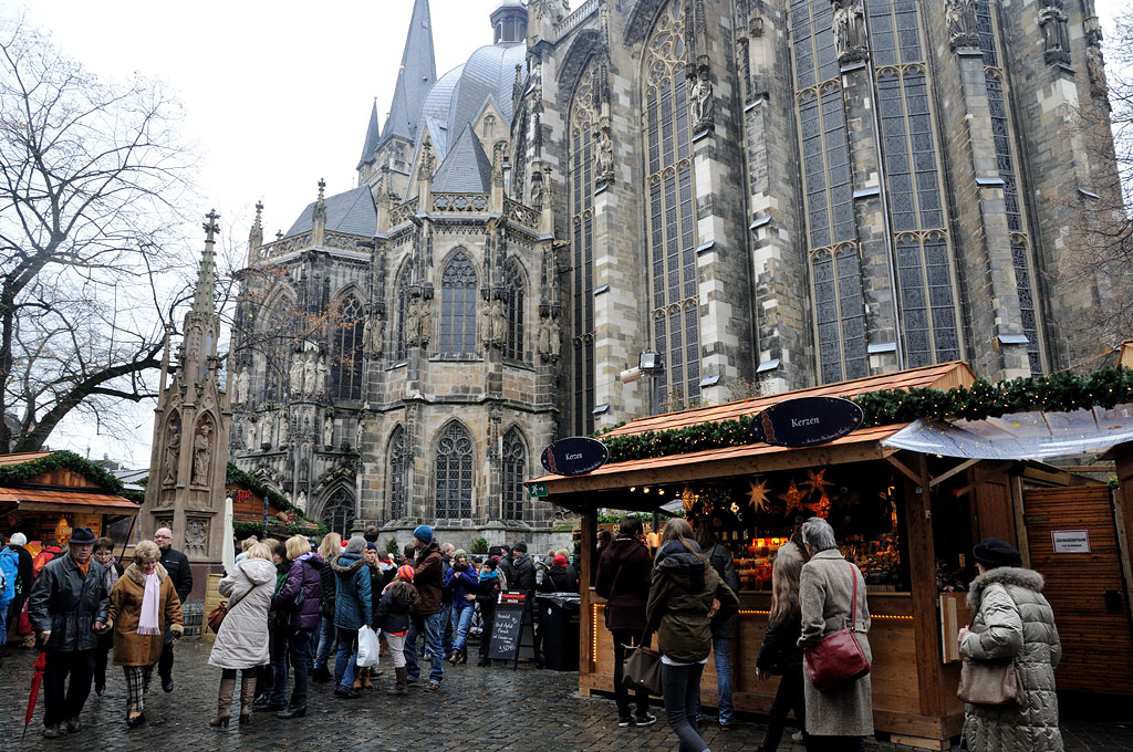 Le marché de Noël autour de la cathédrale d'Aix