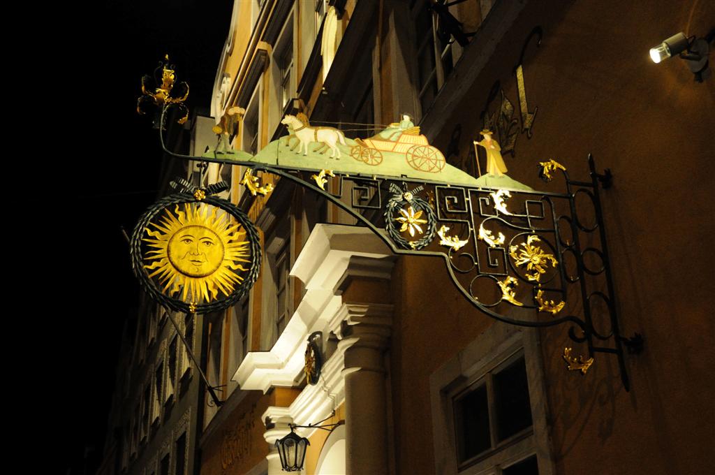 L'enseigne de l'hotel