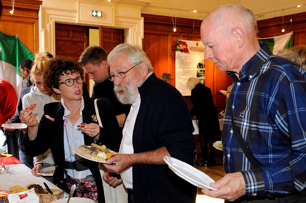 Arielle devant le buffet de Landshut