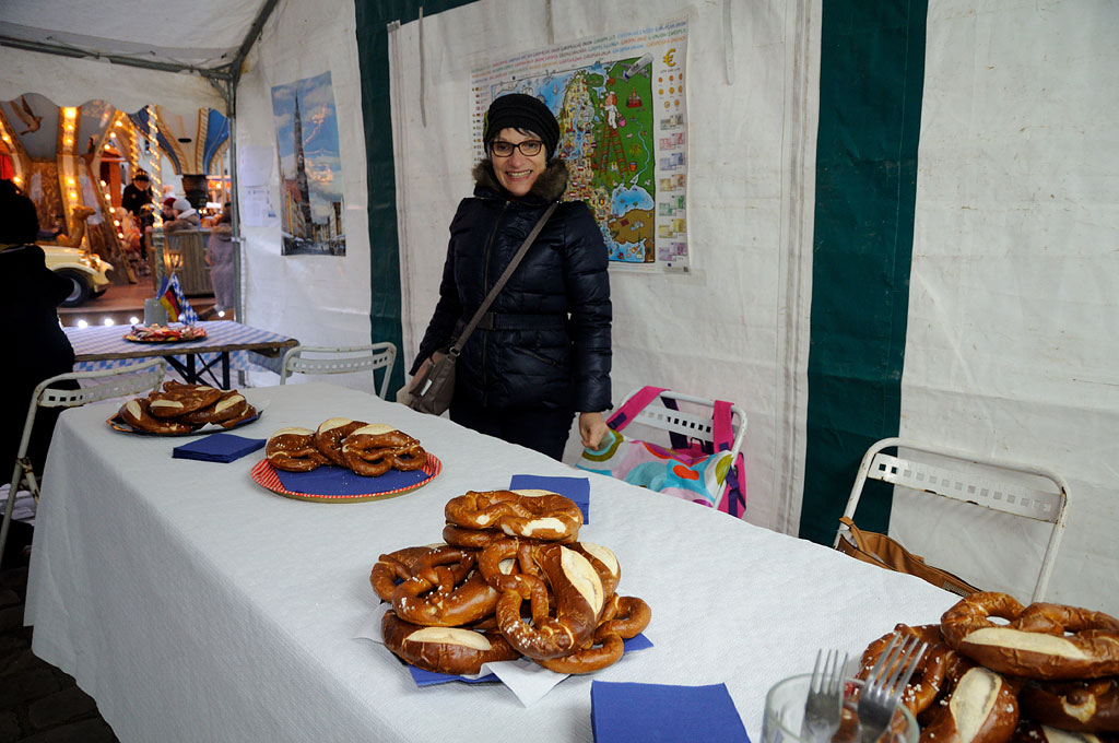 Marie Agnés prête pour offrir les bretzels