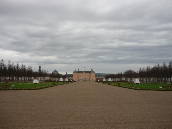 Le chateau de Schwetzingen vu du jardin