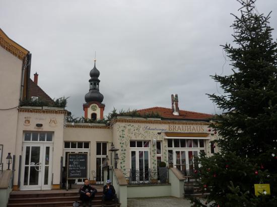 Schwetzingen la brasserie et le clocher