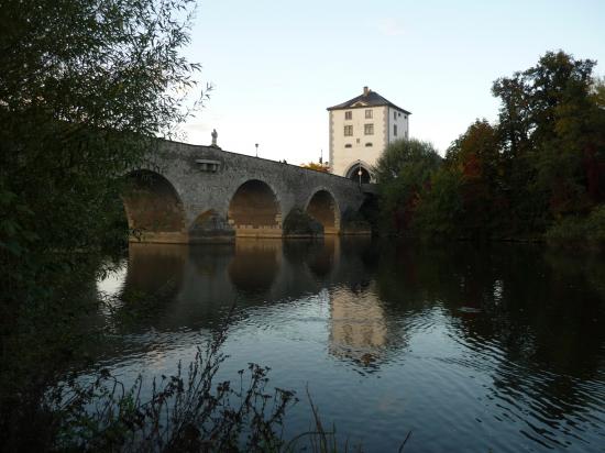 Le vieux pont de pierre sur la Lahn construit aprés les inondations de 1306