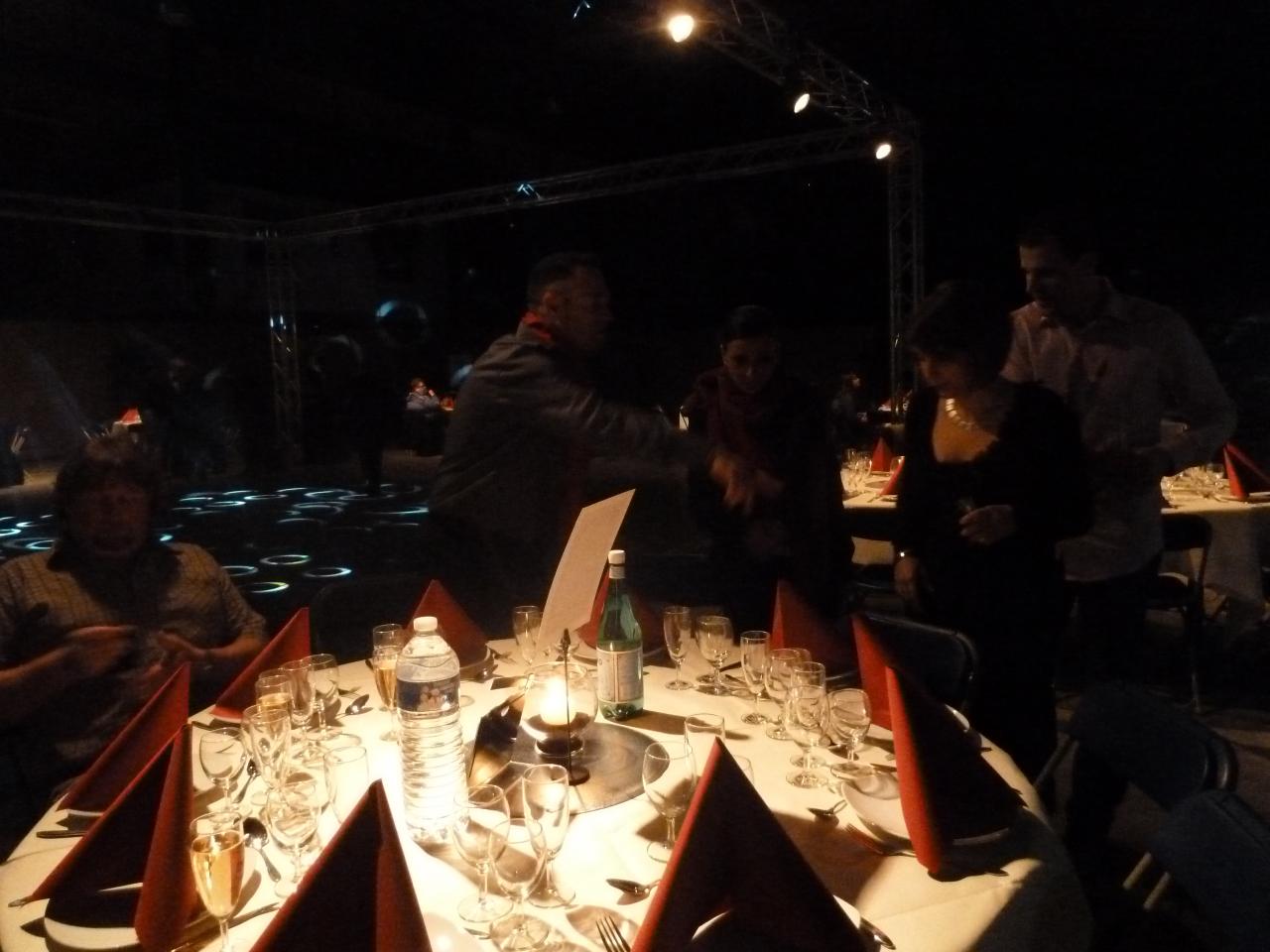 Une belle présentation des tables et effets de lumière