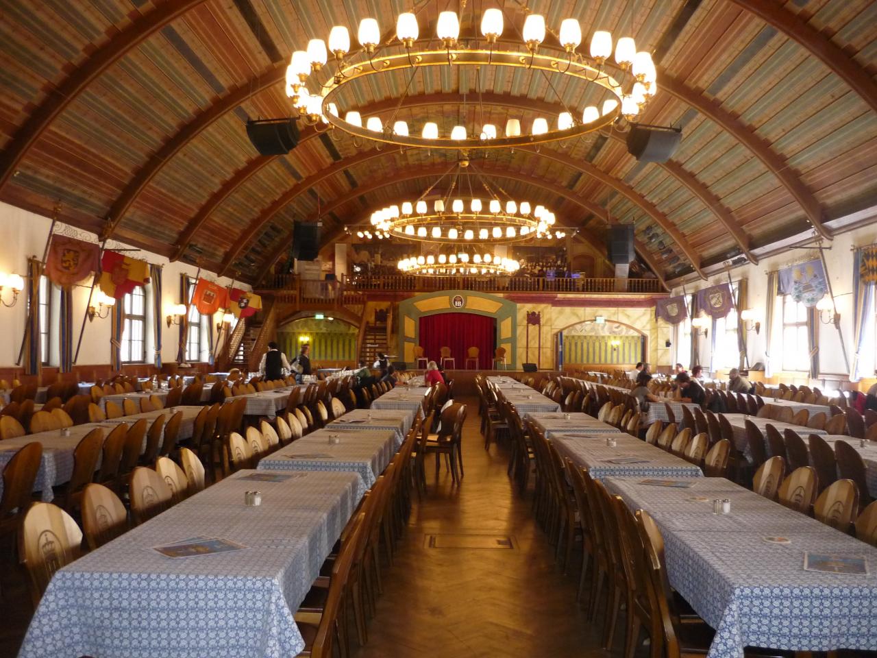 La grande salle des fêtes de la Hofbräuhaus