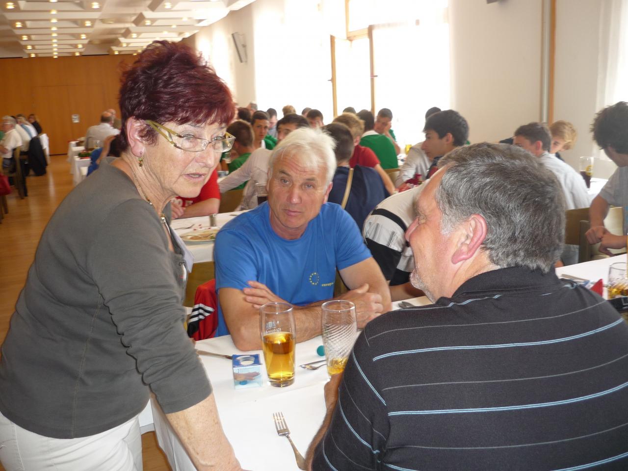 Michèle et les footballeurs de Compiègne 