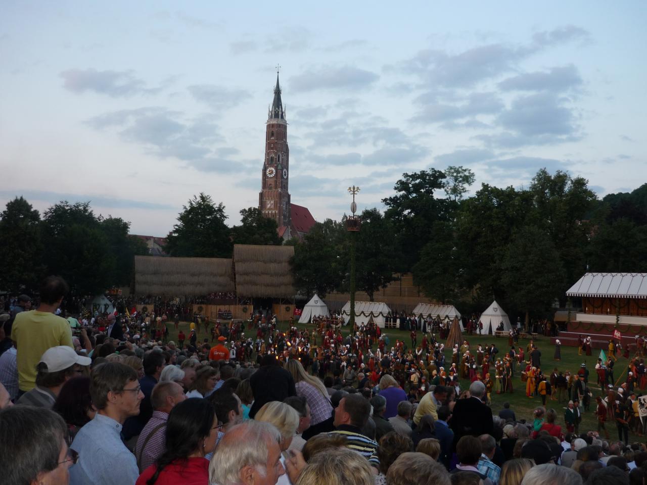 Sankt Martin en arrière plan du Turnierplatz