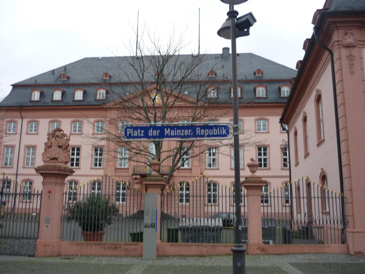 Platz der Mainzer, Republik