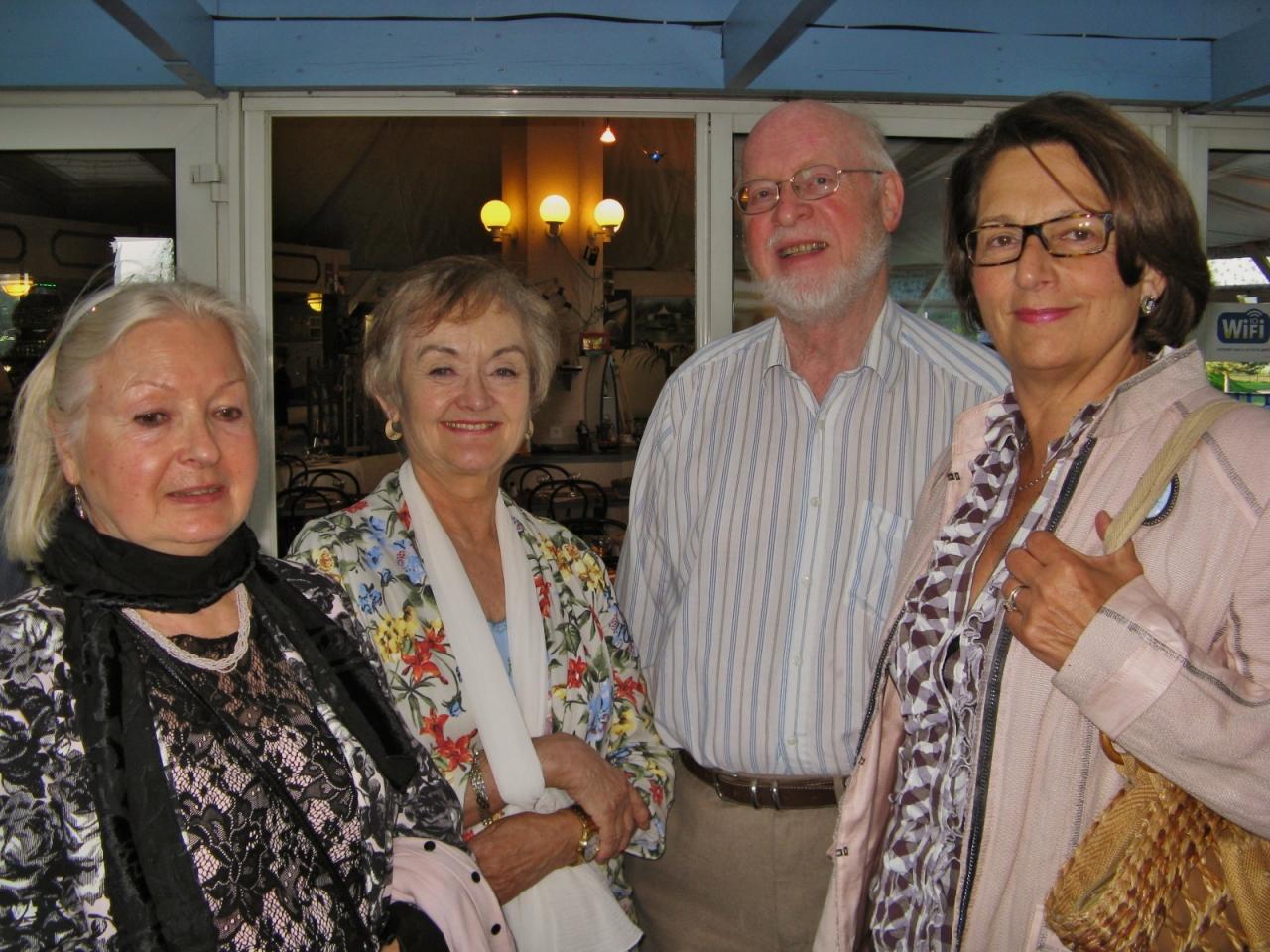 Jacqueline, Pat, John et Sylviane