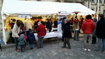 Les visiteurs à la fête de l'amitié franco-allemande