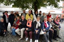 Le groupe devant le musée zeppelin