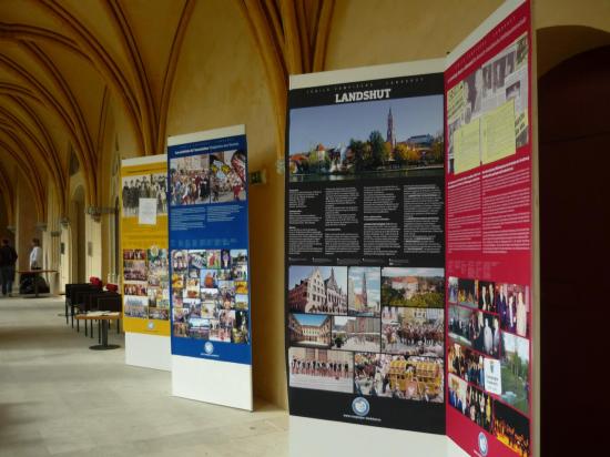 Panneaux exposés au cloître Saint Corneille