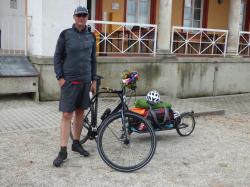 Patrice à Landshut devant l'auberge de jeunesse