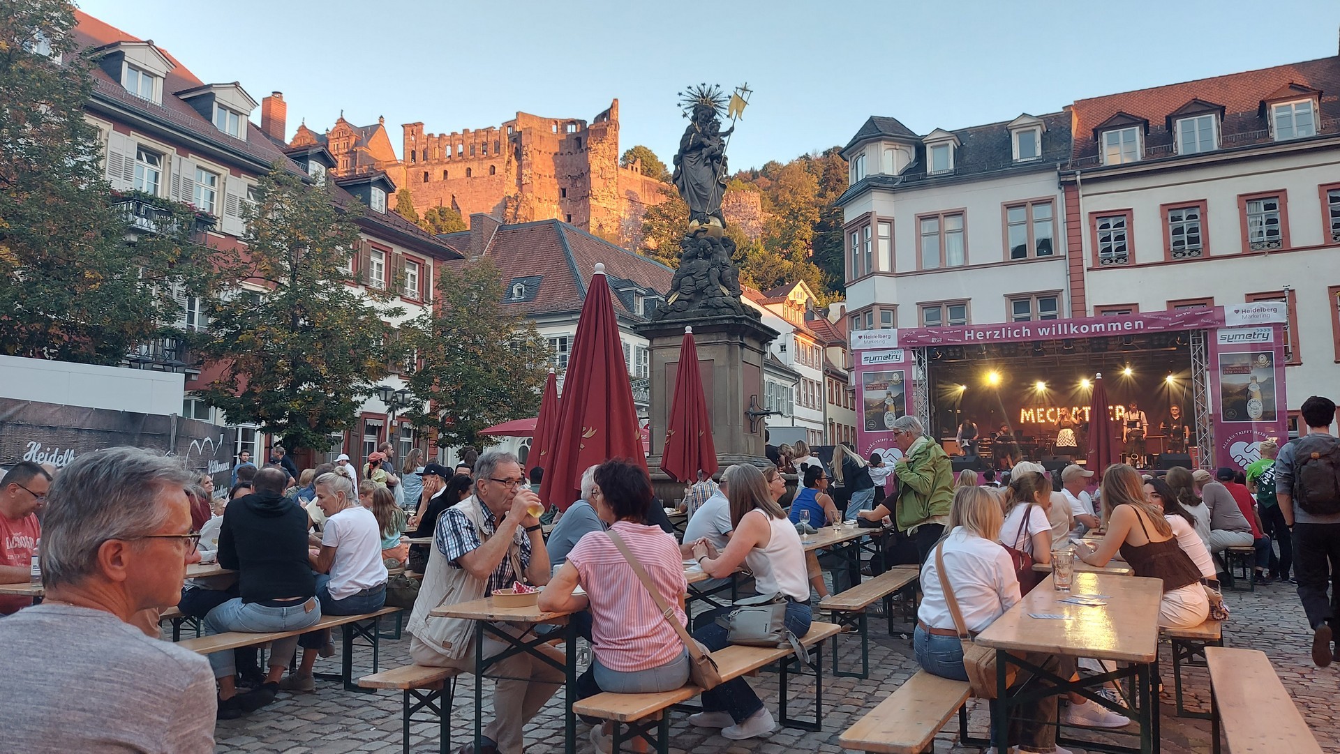 Le chateau vu de la place du Kornmarkt